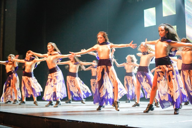 Tribe Dance Hold Your Dream 